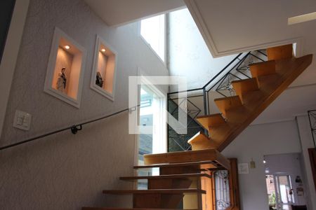 Casa à venda com 200m², 3 quartos e 3 vagasEscada