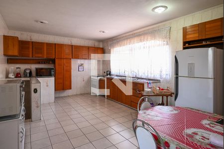 Casa à venda com 360m², 3 quartos e 5 vagas Casa à venda com 360m², 3 quartos e 5 vagasCozinha