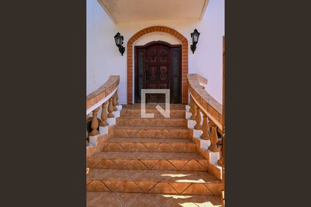 Casa à venda com 360m², 3 quartos e 5 vagas Casa à venda com 360m², 3 quartos e 5 vagasEntrada