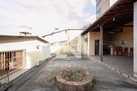 Casa à venda com 200m², 3 quartos e 3 vagasQuintal