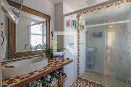 Apartamento à venda com 150m², 2 quartos e 2 vagas Apartamento à venda com 150m², 2 quartos e 2 vagasBanheiro da Suíte 1