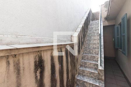 Casa à venda com 147m², 3 quartos e 2 vagas Casa à venda com 147m², 3 quartos e 2 vagasEscada