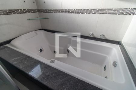 Casa de condomínio à venda com 195m², 3 quartos e 2 vagasBanheiro do Quarto 1