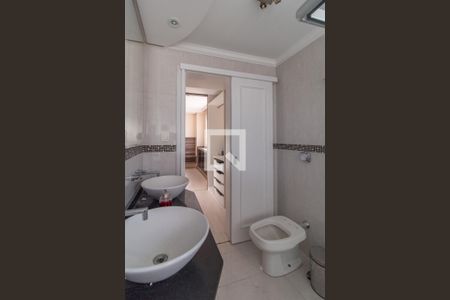 Casa de condomínio à venda com 195m², 3 quartos e 2 vagasBanheiro do Quarto 1