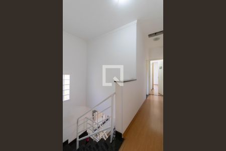 Casa à venda com 107m², 3 quartos e 2 vagas Casa à venda com 107m², 3 quartos e 2 vagasCorredor