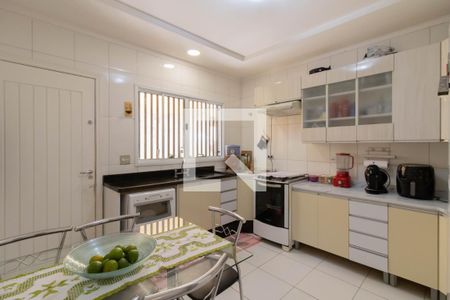 Casa à venda com 107m², 3 quartos e 2 vagas Casa à venda com 107m², 3 quartos e 2 vagasCozinha