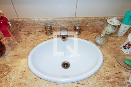 Casa à venda com 227m², 3 quartos e 4 vagasBanheiro Social