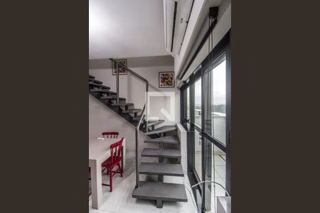 Apartamento à venda com 46m², 1 quarto e 1 vaga Apartamento à venda com 46m², 1 quarto e 1 vagaEscada