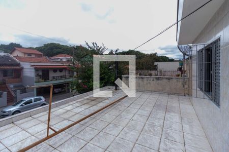 Casa à venda com 150m², 3 quartos e 2 vagas Casa à venda com 150m², 3 quartos e 2 vagasTerraço