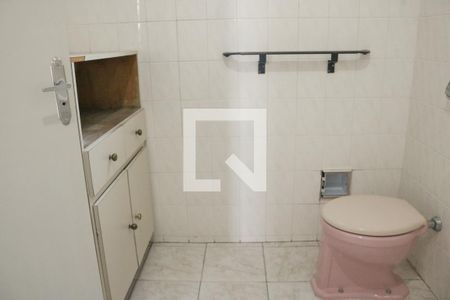 Casa à venda com 124m², 5 quartos e 2 vagas Casa à venda com 124m², 5 quartos e 2 vagasBanheiro