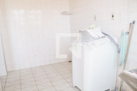 Casa à venda com 124m², 5 quartos e 2 vagas Casa à venda com 124m², 5 quartos e 2 vagasÁrea de Serviço