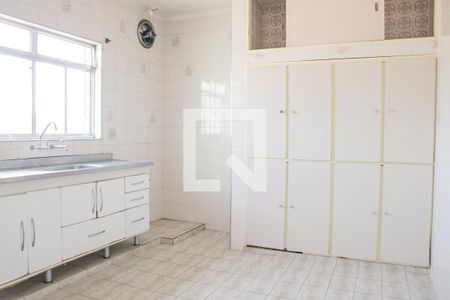 Casa à venda com 124m², 5 quartos e 2 vagas Casa à venda com 124m², 5 quartos e 2 vagasCozinha