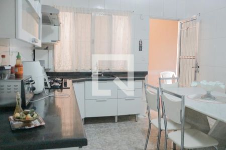 Casa à venda com 124m², 5 quartos e 2 vagas Casa à venda com 124m², 5 quartos e 2 vagasCozinha