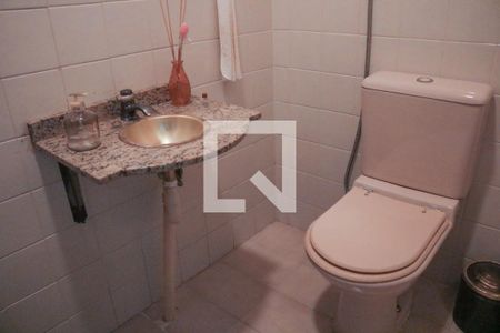 Casa à venda com 124m², 5 quartos e 2 vagas Casa à venda com 124m², 5 quartos e 2 vagasLavabo