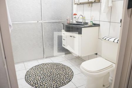 Casa à venda com 124m², 5 quartos e 2 vagas Casa à venda com 124m², 5 quartos e 2 vagasBanheiro da Suíte 3