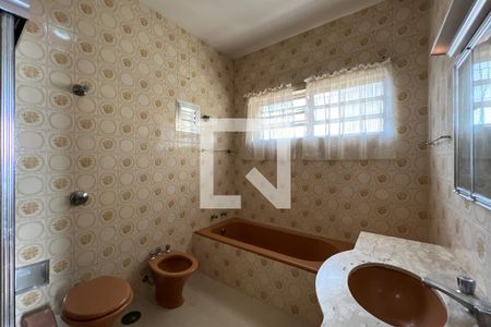 Casa à venda com 250m², 3 quartos e 2 vagasBanheiro da Suíte