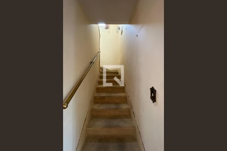 Casa à venda com 250m², 3 quartos e 2 vagasEscada