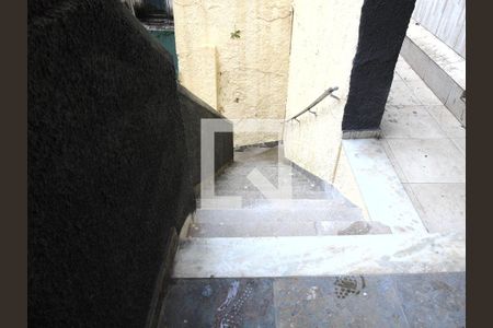 Apartamento à venda com 100m², 2 quartos e sem vagaEscada