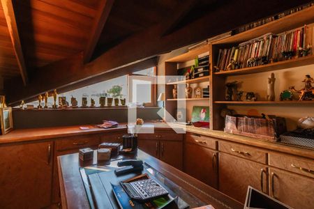 Casa de condomínio à venda com 800m², 4 quartos e 6 vagas Casa de condomínio à venda com 800m², 4 quartos e 6 vagasEscritório