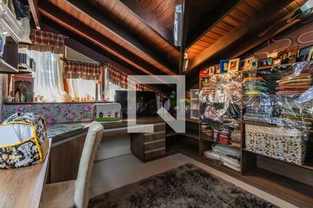 Casa de condomínio à venda com 800m², 4 quartos e 6 vagas Casa de condomínio à venda com 800m², 4 quartos e 6 vagasSótão