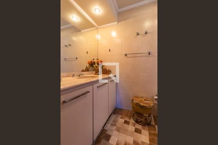 Casa de condomínio à venda com 800m², 4 quartos e 6 vagas Casa de condomínio à venda com 800m², 4 quartos e 6 vagasBanheiro da Suíte 1