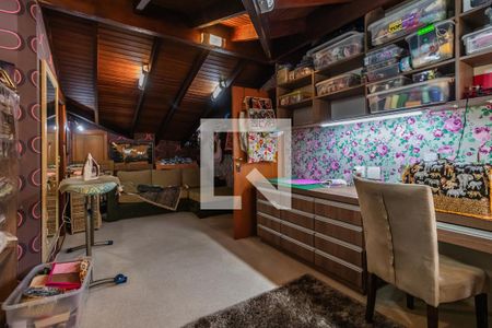 Casa de condomínio à venda com 800m², 4 quartos e 6 vagas Casa de condomínio à venda com 800m², 4 quartos e 6 vagasSótão