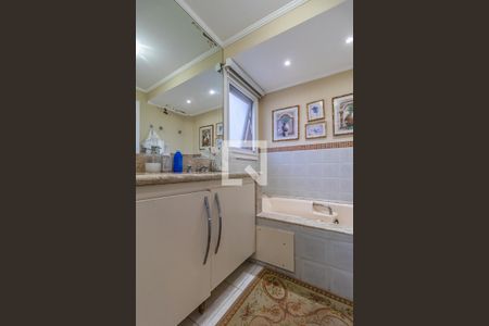 Casa de condomínio à venda com 800m², 4 quartos e 6 vagas Casa de condomínio à venda com 800m², 4 quartos e 6 vagasBanheiro da Suíte 3