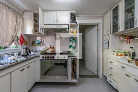 Casa de condomínio à venda com 800m², 4 quartos e 6 vagas Casa de condomínio à venda com 800m², 4 quartos e 6 vagasCozinha