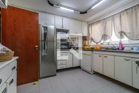Casa de condomínio à venda com 800m², 4 quartos e 6 vagas Casa de condomínio à venda com 800m², 4 quartos e 6 vagasCozinha