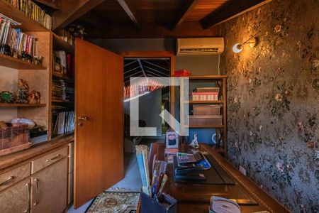 Casa de condomínio à venda com 800m², 4 quartos e 6 vagas Casa de condomínio à venda com 800m², 4 quartos e 6 vagasEscritório