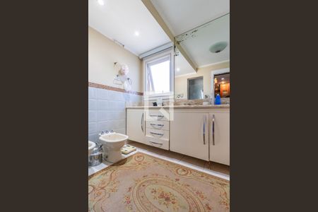 Casa de condomínio à venda com 800m², 4 quartos e 6 vagas Casa de condomínio à venda com 800m², 4 quartos e 6 vagasBanheiro da Suíte 3