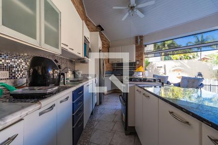 Casa de condomínio à venda com 800m², 4 quartos e 6 vagas Casa de condomínio à venda com 800m², 4 quartos e 6 vagasEspaço Gourmet