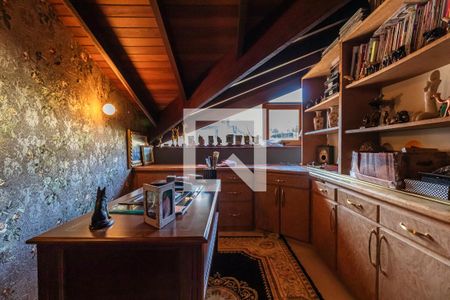 Casa de condomínio à venda com 800m², 4 quartos e 6 vagas Casa de condomínio à venda com 800m², 4 quartos e 6 vagasEscritório