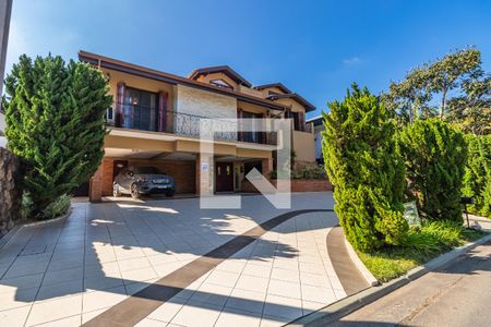 Casa de condomínio à venda com 800m², 4 quartos e 6 vagas Casa de condomínio à venda com 800m², 4 quartos e 6 vagasFachada