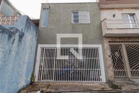 Casa à venda com 110m², 3 quartos e sem vaga Casa à venda com 110m², 3 quartos e sem vagaFachada