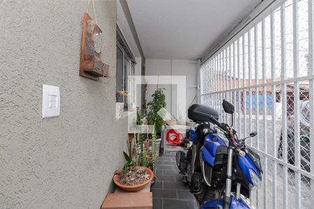 Casa à venda com 110m², 3 quartos e sem vaga Casa à venda com 110m², 3 quartos e sem vagaVaranda