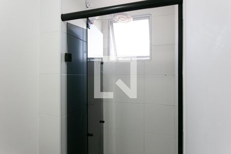 Banheiro de apartamento para alugar com 1 quarto, 28m² em Vila Esperança, São Paulo
