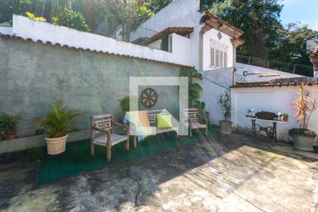 Casa à venda com 480m², 4 quartos e 2 vagasVaranda fundos  (segundo andar)