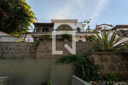 Casa à venda com 480m², 4 quartos e 2 vagasFachada