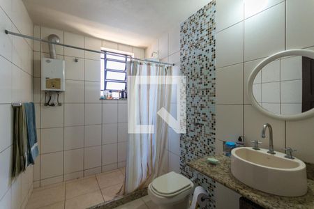 Casa à venda com 480m², 4 quartos e 2 vagasBanheiro Suíte 1 (segundo andar)