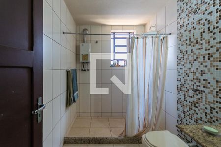 Casa à venda com 480m², 4 quartos e 2 vagasBanheiro Suíte 1 (segundo andar)