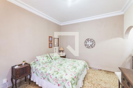 Casa à venda com 480m², 4 quartos e 2 vagasSuíte 2 (segundo andar)