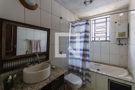 Casa à venda com 480m², 4 quartos e 2 vagasBanheiro Suíte 2 (segundo andar)