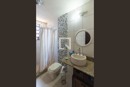 Casa à venda com 480m², 4 quartos e 2 vagasBanheiro Suíte 1 (segundo andar)