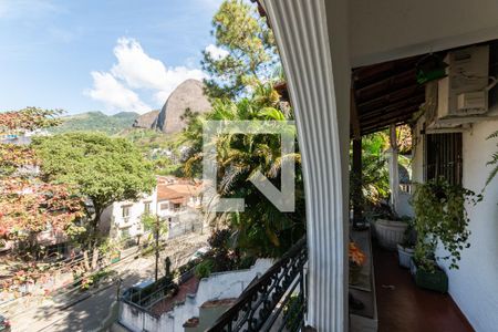 Casa à venda com 480m², 4 quartos e 2 vagasVaranda (segundo andar)