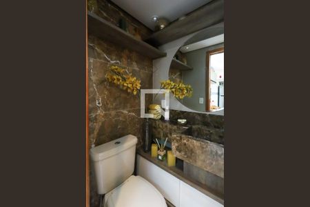 Casa à venda com 198m², 3 quartos e 2 vagas Casa à venda com 198m², 3 quartos e 2 vagasLavabo casa 2