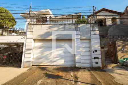 Casa à venda com 198m², 3 quartos e 2 vagas Casa à venda com 198m², 3 quartos e 2 vagasFachada