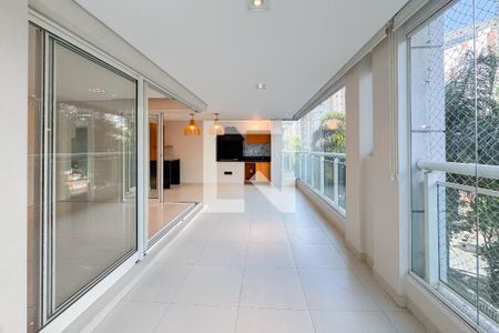 Apartamento à venda com 163m², 3 quartos e 3 vagas Apartamento à venda com 163m², 3 quartos e 3 vagasVaranda gourmet