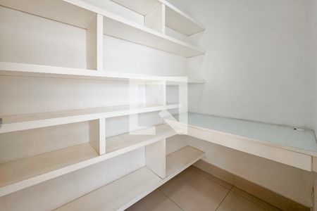 Apartamento à venda com 163m², 3 quartos e 3 vagas Apartamento à venda com 163m², 3 quartos e 3 vagasEscritório