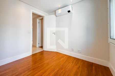 Apartamento à venda com 163m², 3 quartos e 3 vagas Apartamento à venda com 163m², 3 quartos e 3 vagasSuíte 2